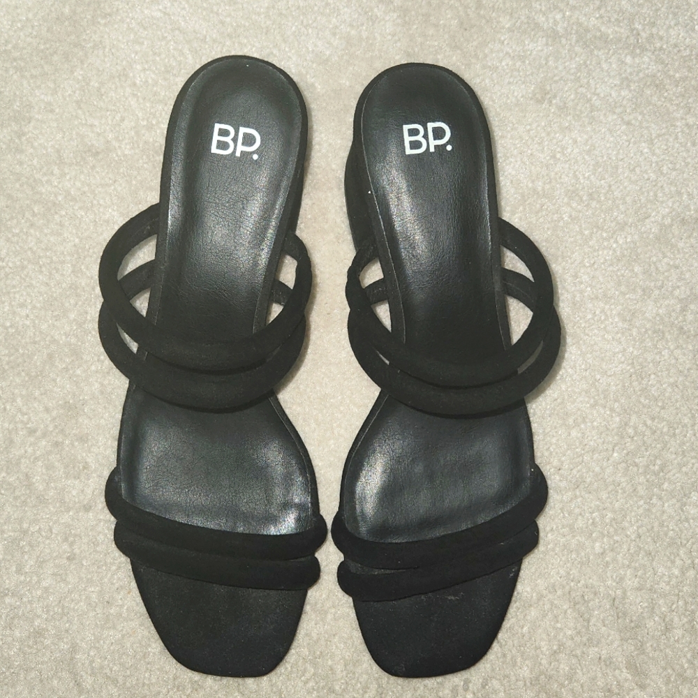 Block heel sandal
